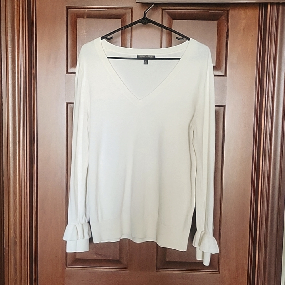 Banana Republic ivory sweater, medium ♥️